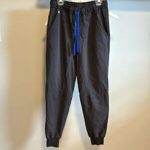 Figs Tansen jogger scrub pants.